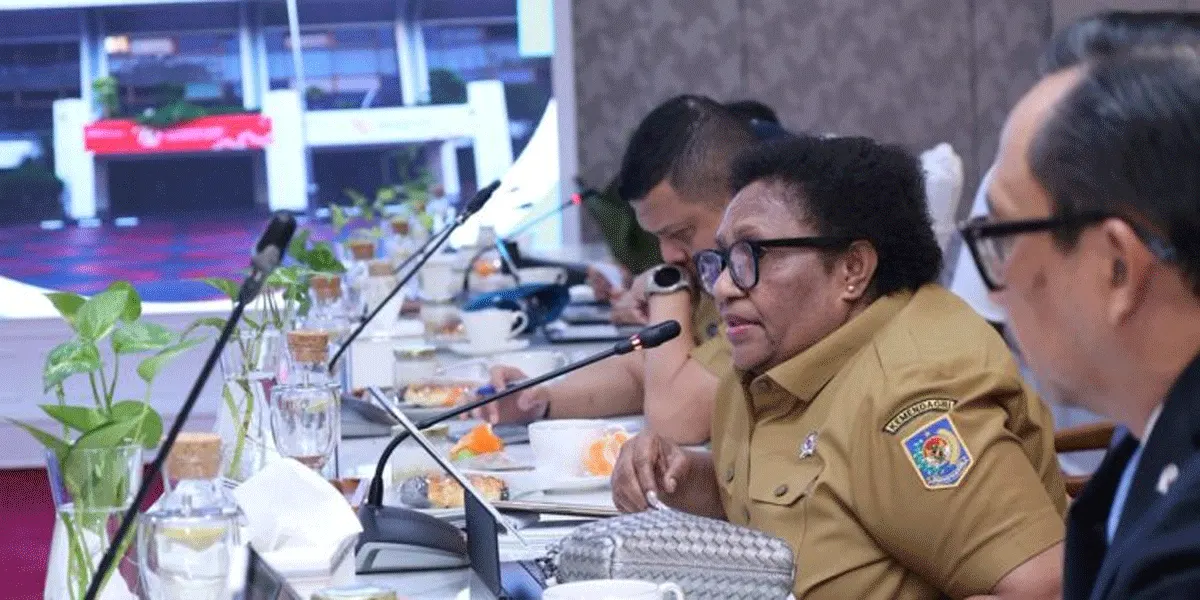 Wakil Menteri Dalam Negeri RI Ribka Haluk. dalam Rapat Tindak Lanjut Penataan Guru Aparatur Sipil Negara (ASN) yang melibatkan sejumlah kementerian dan lembaga di Kantor Kementerian Pendayagunaan Aparatur Negara dan Reformasi Birokrasi (PANRB), Jakarta, Selasa (15/9/2026).