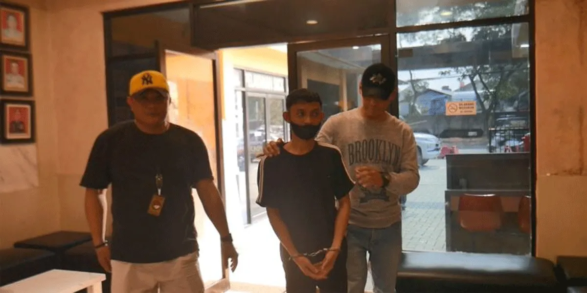 Polisi mengamankan seorang pria berinisial IL karena diduga menjual ribuan butir obat keras di kawasan Cengkareng, Jakarta Barat.