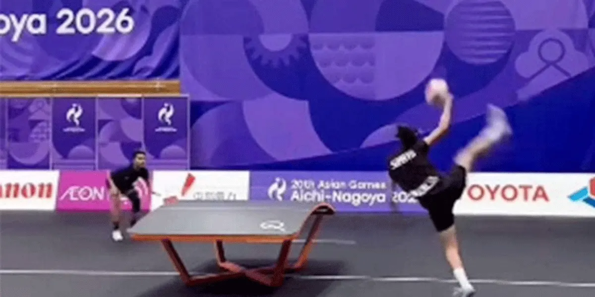 Atlet teqball putri Indonesia, Sumaya beraksi dalam pertandingan Asian Games Aichi-Nagoya 2026.