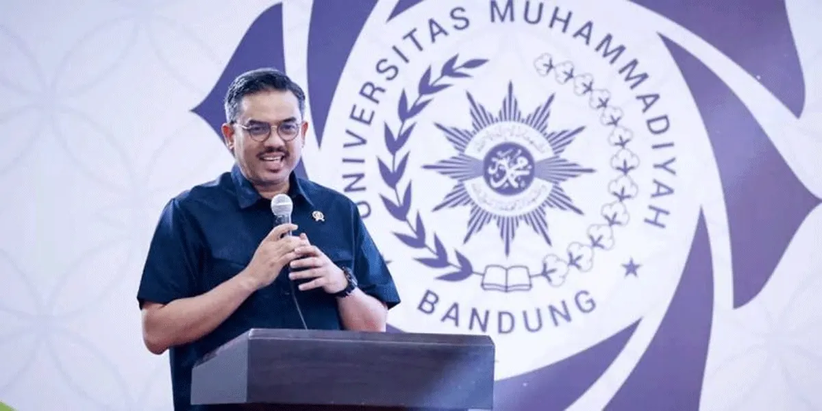 Menteri UMKM Maman Abdurrahman memberikan pembekalan kewirausahaan kepada mahasiswa dalam kegiatan Pekan Sosialisasi dan Orientasi Mahasiswa Baru (PESONAMU) Universitas Muhammadiyah Bandung, Senin (21/9/2026).