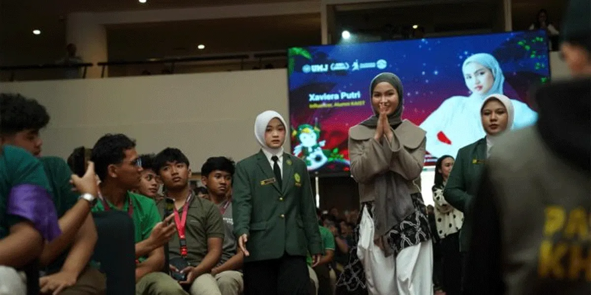 Konten kreator Xaviera Putri Ardianingsih Listyo hadiri acara PPKMB UMJ 2026 di Kampus UMJ, Tangsel, Selasa (22/9/2026).
