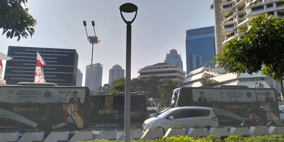 Langit di Jakarta terpantau cerah.