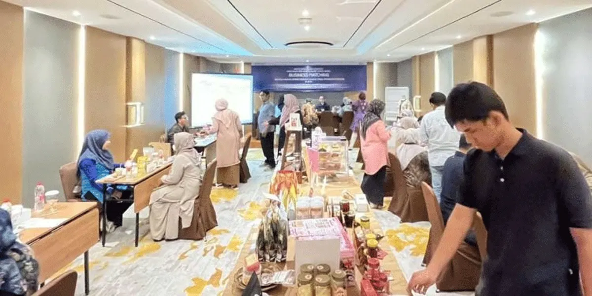 Kementerian UMKM memperkuat kemitraan usaha mikro Aceh dengan jaringan ritel melalui Program KUMITRA guna memperluas akses pasar dan mendorong pemulihan ekonomi daerah.