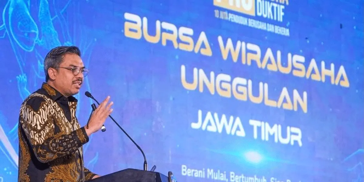 Menteri UMKM, Maman Abdurrahman menyampaikan sambutan dalam Bursa Wirausaha Unggulan Provinsi Jawa Timur di Institut Teknologi Sepuluh Nopember (ITS), Surabaya, Rabu (23/9/2026).