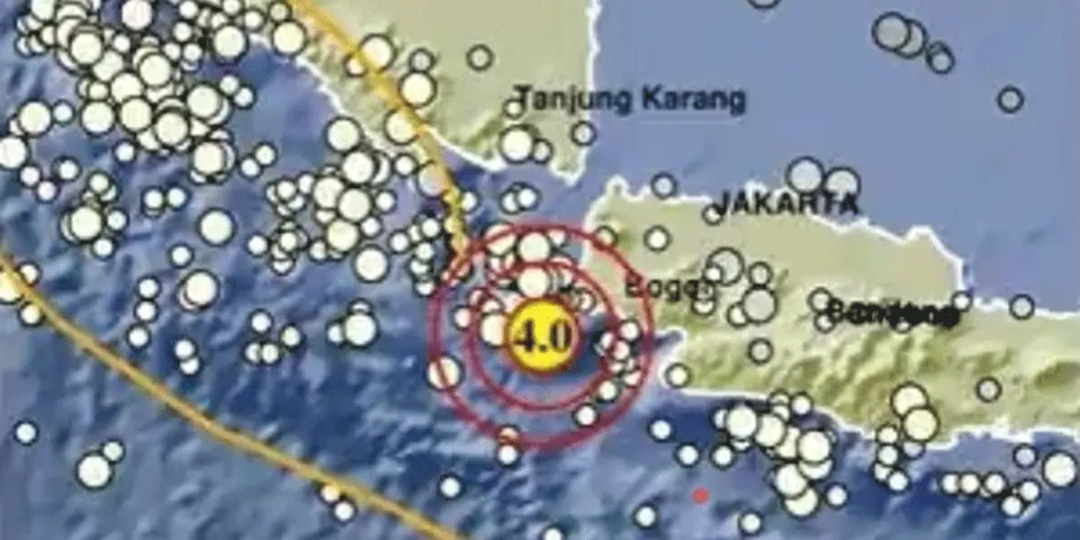 Pusat gempa di perairan Selat Sunda tepatnya di Sumur, Provinsi Banten.