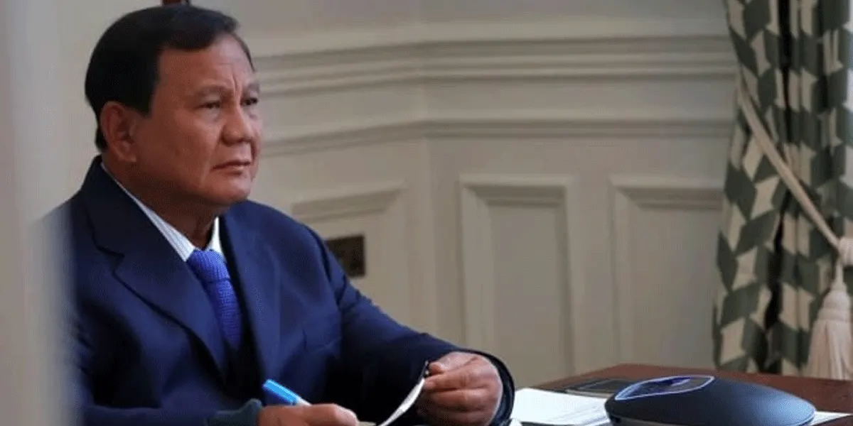 Presiden Prabowo Subianto saat memimpin rapat terbatas mengenai perkembangan penertiban kawasan hutan nasional melalui konferensi video dari London, Inggris, pada Senin (19/1/2026).