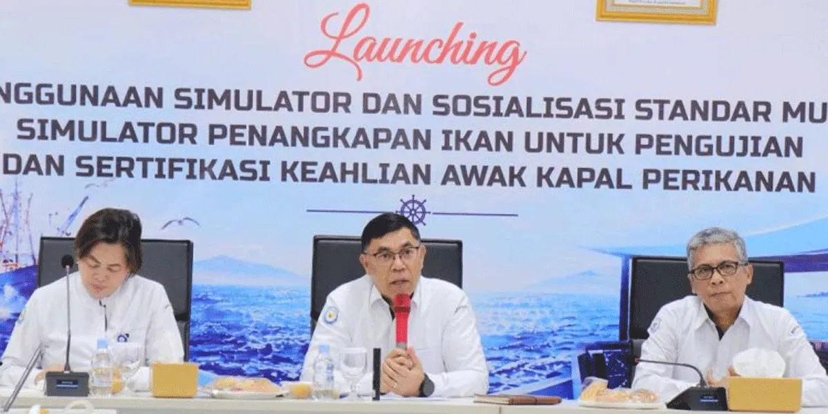 Kepala Badan Penyuluhan dan Pengembangan SDM Kelautan dan Perikanan (BPPSDM KP) I Nyoman Radiarta (tengah) menegaskan, percepatan sertifikasi ini menjadi kebutuhan mendesak seiring perkembangan armada perikanan tangkap dan meningkatnya tuntutan standar keselamatan pelayaran.