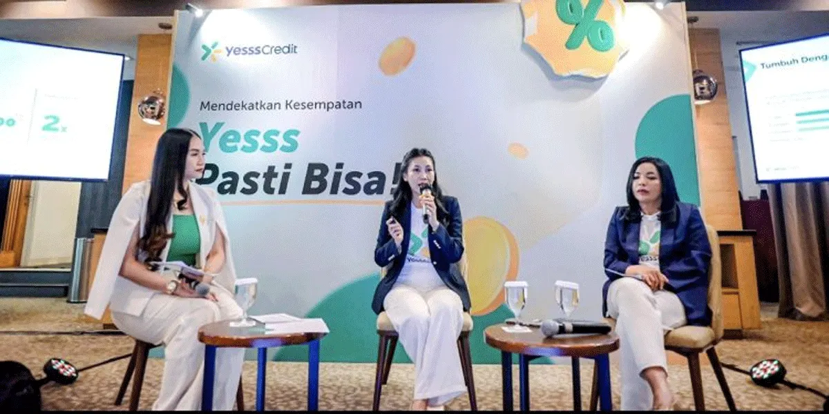 Direktur YesssCredit Sylvia Yulianti Sirait saat jumpa wartawan.