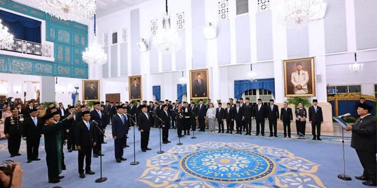 Presiden Prabowo Subianto melantik sepuluh menteri dan wakil menteri negara Kabinet Merah Putih di Istana Negara, Jakarta, pada Kamis, 1 Oktober 2026.