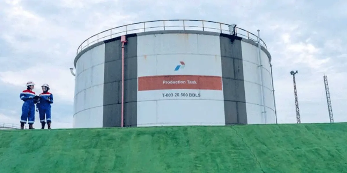 Inisiatif Pertamina Hulu Rokan (PHR) Zona 4 memadukan inovasi batch drilling dengan dual completion membuahkan hasil positif, tercermin dari hasil initial flow test yang menunjukkan potensi produksi minyak 5.605,68 Barrel of Oil Per Day (BOPD) dan gas 2,96 Million Standard Cubic Feet per Day (MMSCFD).