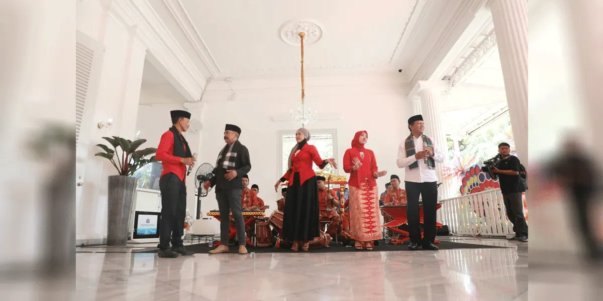 Pertunjukan seni musik tradisional di Balai Kota, Gambir, Jakarta Pusat.