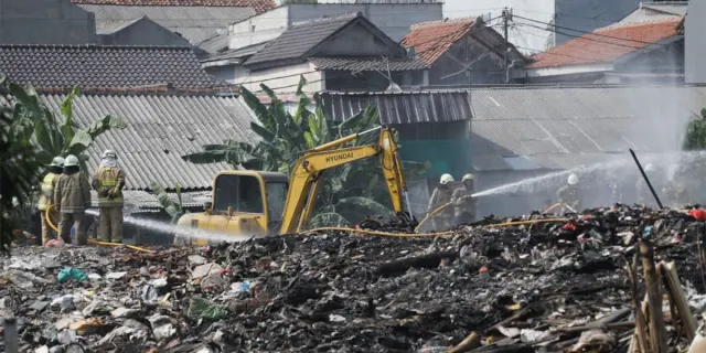 Terbongkar! Praktik Buang Sampah Ilegal di Kramat Jati, Tiga Pelaku Didenda Rp5 Juta