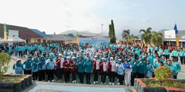 TP PKK Pusat Gelar Senam dan Cek Kesehatan Gratis untuk Ratusan Pelajar di Kota Ternate