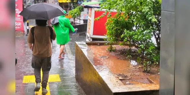 BMKG Imbau Warga Jakarta Bawa Payung Akhir Pekan Ini, Mayoritas Wilayah Diguyur Hujan